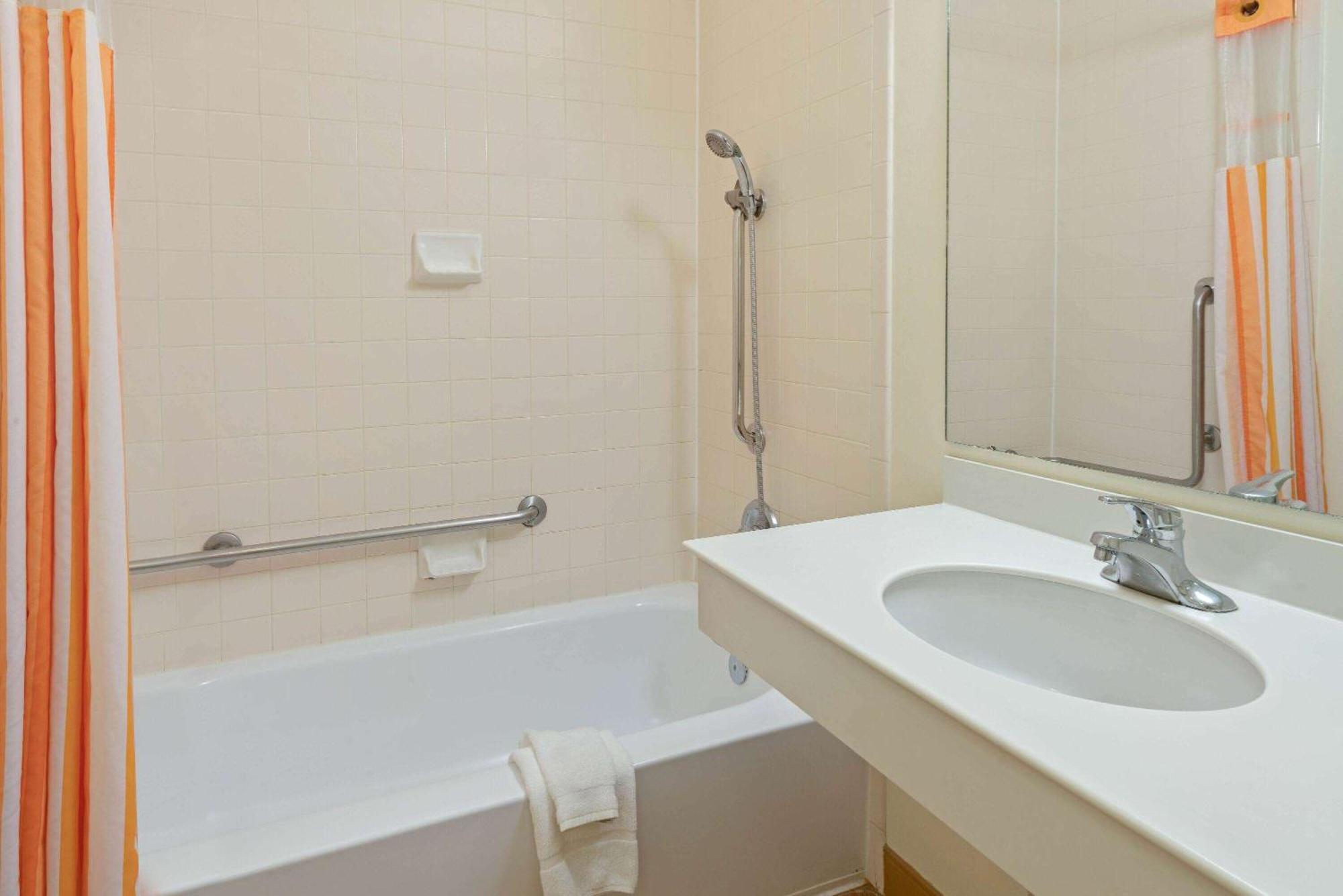 La Quinta By Wyndham Salt Lake City - Лейтън Екстериор снимка